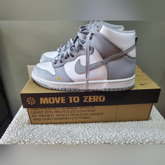 Nike Dunk Hi - Picture 3 of 4